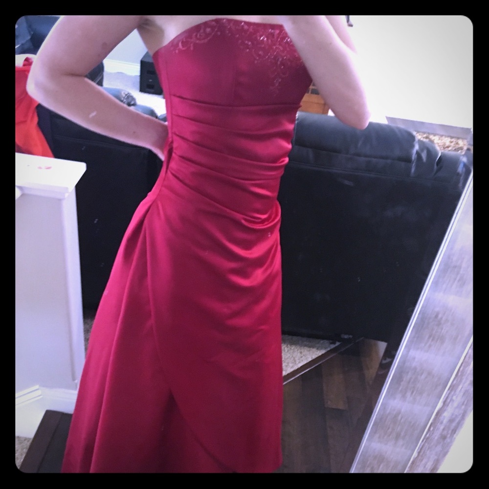 DAVID’S BRIDAL RED STRAPLESS DRESS 2 🌸
